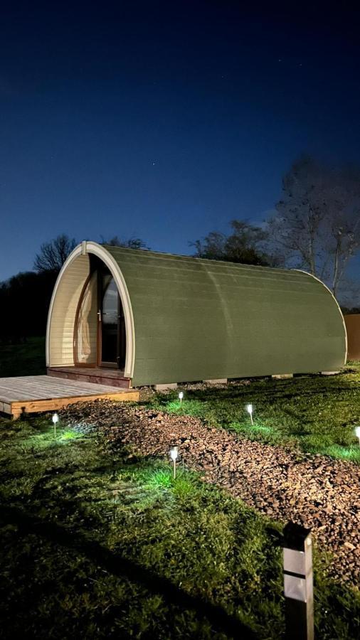 Отель Orchard Luxe Glamping Pod Данганнон Экстерьер фото